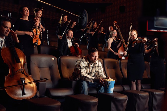Titelbild: Ab sofort erhältlich: KONTRA K ORCHESTRATED live im Burg Theater!